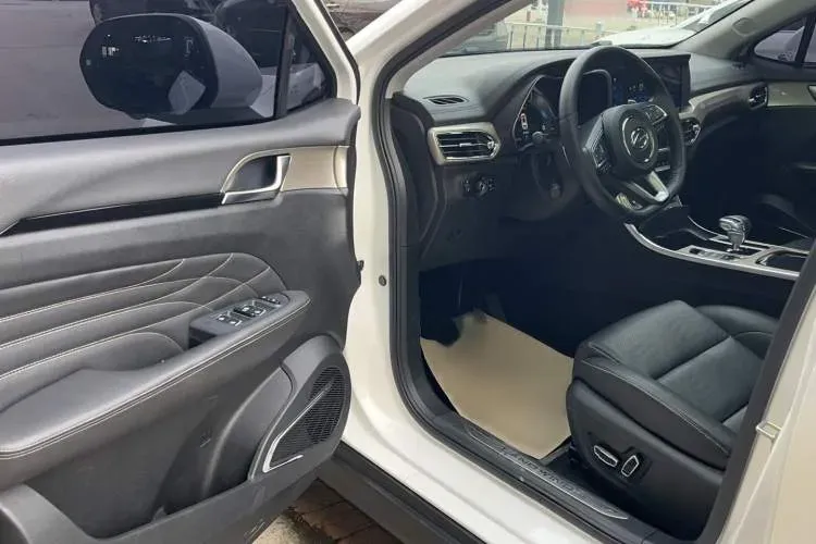 2020 Landwind RongYao 1.5T 163HP L4 7DCT,autocango,china used car exporter,china ev exporter,chinese used car exporter,chinese used ev exporter