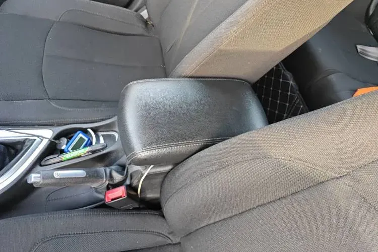 2017 Brilliance Auto H530 1.6L 118HP L4 5MT,autocango,china used car exporter,china ev exporter,chinese used car exporter,chinese used ev exporter