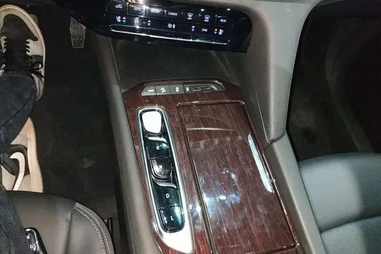 2020 Buick Enclave 2.0T 237HP L4 9AT,autocango,china used car exporter,china ev exporter,chinese used car exporter,chinese used ev exporter