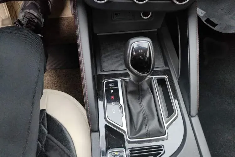 2021 DongFeng Fengon Fengon 500 1.5L 116HP L4 CVT,autocango,china used car exporter,china ev exporter,chinese used car exporter,chinese used ev exporter