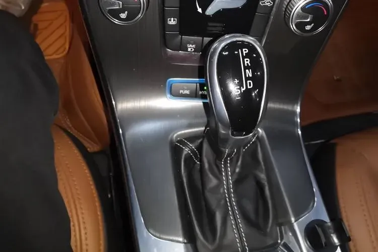 2015 Volvo S60 2.0T 238HP L4 8AT PHEV 11.2KWH,autocango,china used car exporter,china ev exporter,chinese used car exporter,chinese used ev exporter