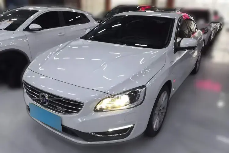 2015 Volvo S60 2.0T 238HP L4 8AT PHEV 11.2KWH