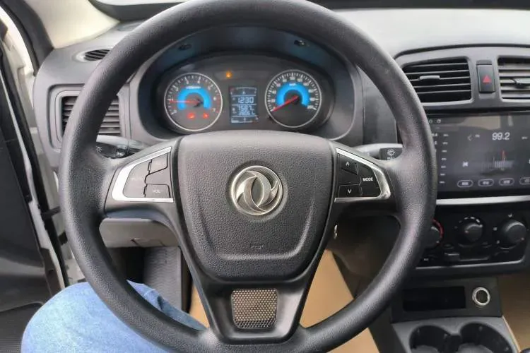 2018 DongFeng Fengon Fengon 330 1.5L 109HP L4 5MT,autocango,china used car exporter,china ev exporter,chinese used car exporter,chinese used ev exporter