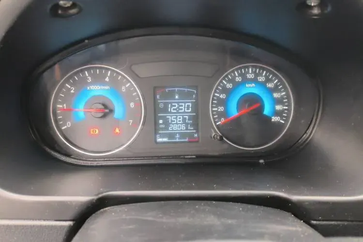 2018 DongFeng Fengon Fengon 330 1.5L 109HP L4 5MT,autocango,china used car exporter,china ev exporter,chinese used car exporter,chinese used ev exporter