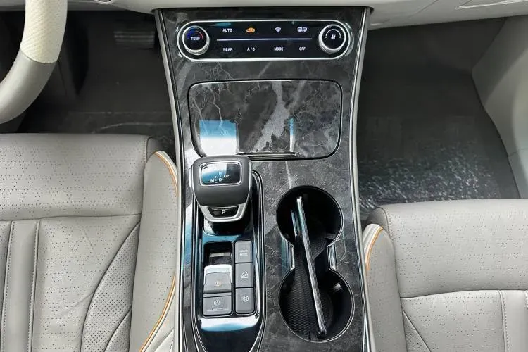 2022 DongFeng Forthing Yacht 1.5T 197HP L4 7DCT,autocango,china used car exporter,china ev exporter,chinese used car exporter,chinese used ev exporter