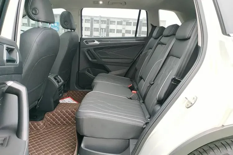 2022 Volkswagen Tiguan L 2.0T 186HP L4 7DCT,autocango,china used car exporter,china ev exporter,chinese used car exporter,chinese used ev exporter