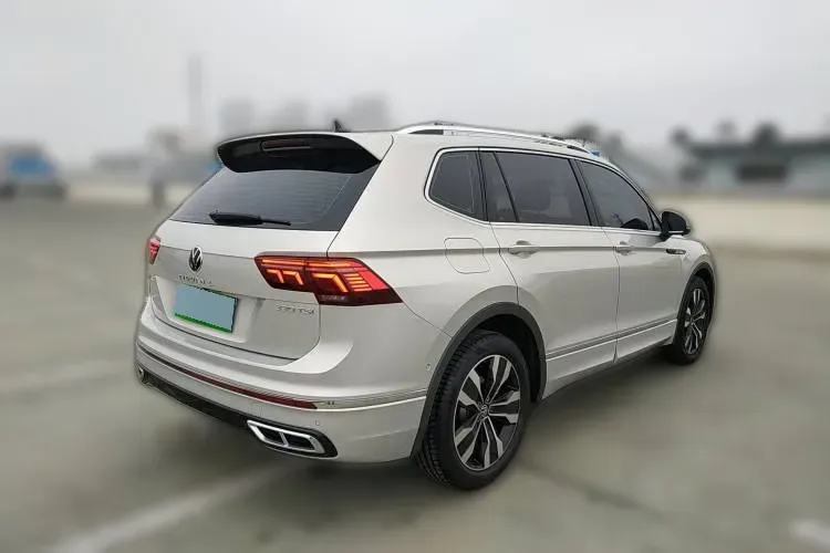 2022 Volkswagen Tiguan L 2.0T 186HP L4 7DCT,autocango,china used car exporter,china ev exporter,chinese used car exporter,chinese used ev exporter