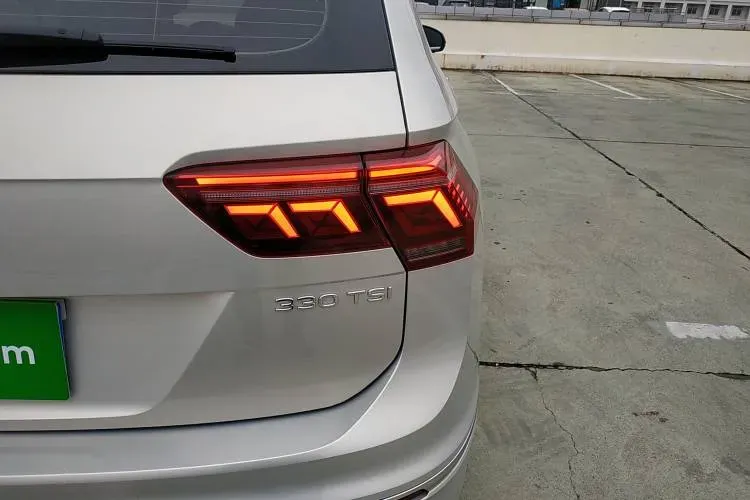 2022 Volkswagen Tiguan L 2.0T 186HP L4 7DCT,autocango,china used car exporter,china ev exporter,chinese used car exporter,chinese used ev exporter