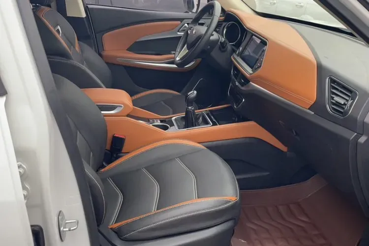 2017 Zotye T300 1.5L 112HP L4 5MT,autocango,china used car exporter,china ev exporter,chinese used car exporter,chinese used ev exporter