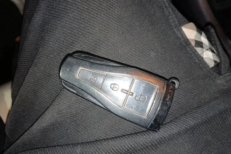 2016 Roewe e550 1.5L 109HP L4 2AT PHEV 12KWH,autocango,china used car exporter,china ev exporter,chinese used car exporter,chinese used ev exporter