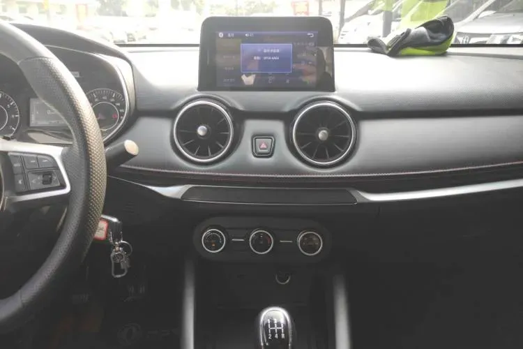 2021 DongFeng Fengon Fengon 500 1.5L 116HP L4 5MT,autocango,china used car exporter,china ev exporter,chinese used car exporter,chinese used ev exporter