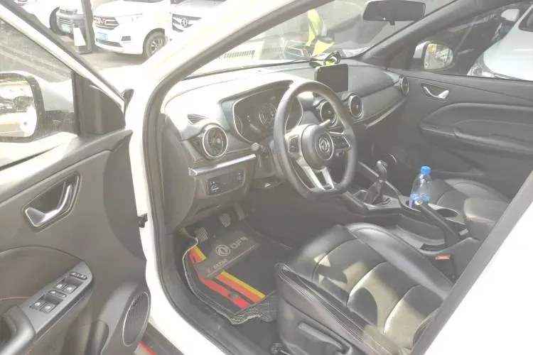 2021 DongFeng Fengon Fengon 500 1.5L 116HP L4 5MT,autocango,china used car exporter,china ev exporter,chinese used car exporter,chinese used ev exporter