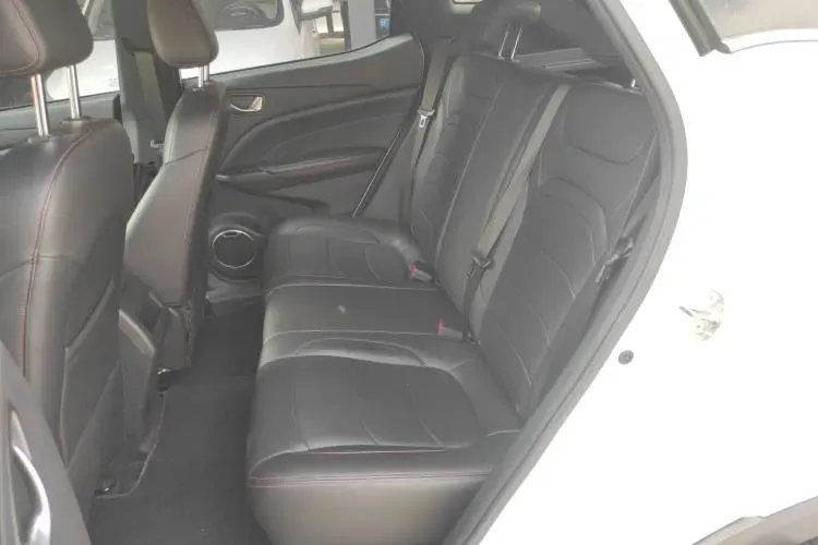 2021 DongFeng Fengon Fengon 500 1.5L 116HP L4 5MT,autocango,china used car exporter,china ev exporter,chinese used car exporter,chinese used ev exporter