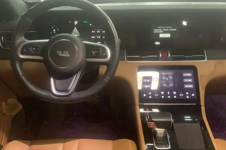 2020 Li ONE Range Extended 131HP REEV 40.5KWH,autocango,china used car exporter,china ev exporter,chinese used car exporter,chinese used ev exporter