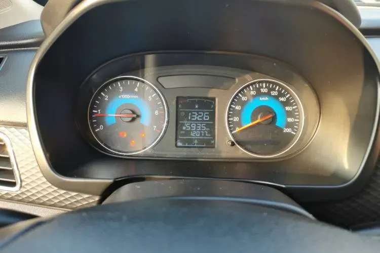 2018 DongFeng Fengon Fengon 330 1.5L 109HP L4 5MT,autocango,china used car exporter,china ev exporter,chinese used car exporter,chinese used ev exporter