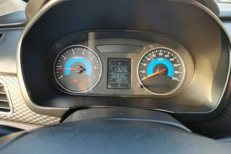 2018 DongFeng Fengon Fengon 330 1.5L 109HP L4 5MT,autocango,china used car exporter,china ev exporter,chinese used car exporter,chinese used ev exporter