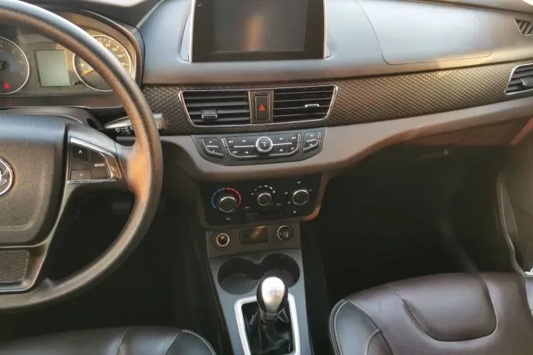 2018 DongFeng Fengon Fengon 330 1.5L 109HP L4 5MT,autocango,china used car exporter,china ev exporter,chinese used car exporter,chinese used ev exporter