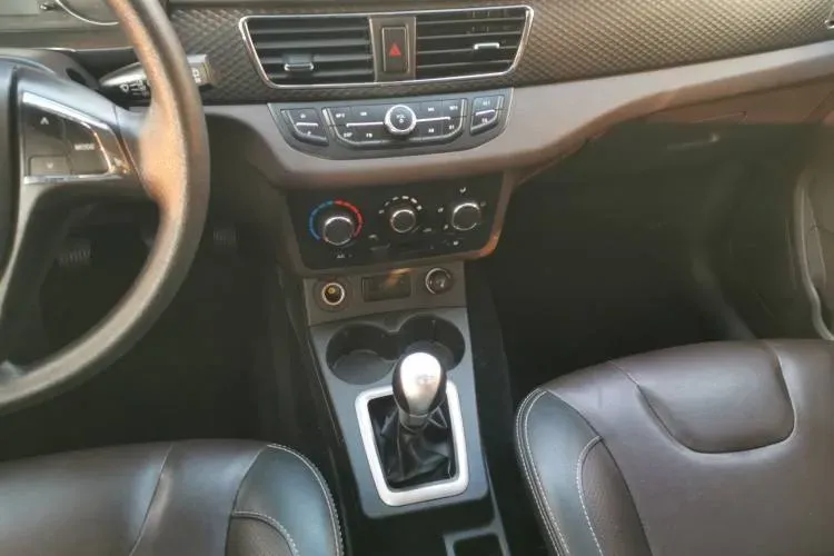 2018 DongFeng Fengon Fengon 330 1.5L 109HP L4 5MT,autocango,china used car exporter,china ev exporter,chinese used car exporter,chinese used ev exporter