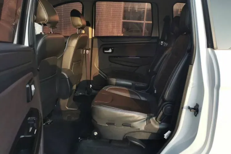 2018 DongFeng Fengon Fengon 330 1.5L 109HP L4 5MT,autocango,china used car exporter,china ev exporter,chinese used car exporter,chinese used ev exporter