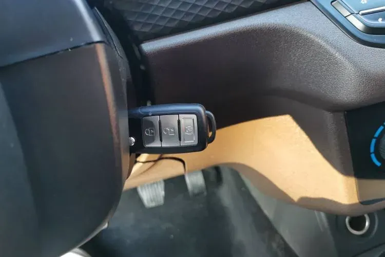 2018 DongFeng Fengon Fengon 330 1.5L 109HP L4 5MT,autocango,china used car exporter,china ev exporter,chinese used car exporter,chinese used ev exporter