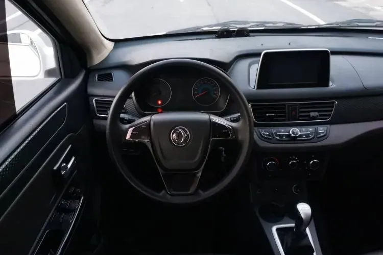 2018 DongFeng Fengon Fengon 330 1.5L 109HP L4 5MT,autocango,china used car exporter,china ev exporter,chinese used car exporter,chinese used ev exporter