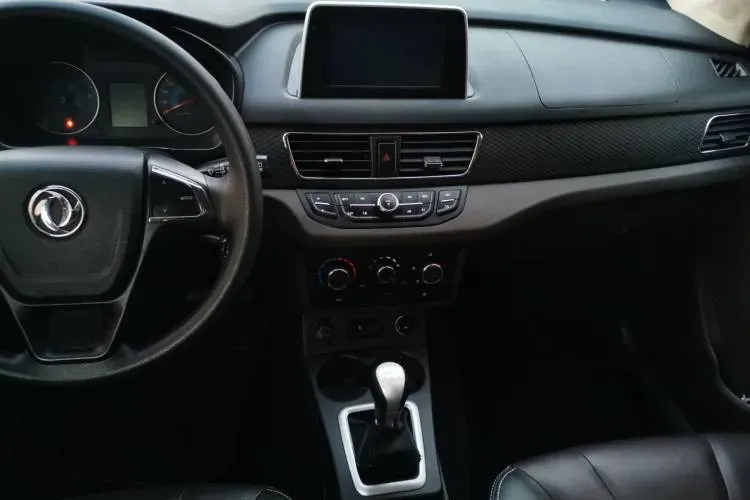 2018 DongFeng Fengon Fengon 330 1.5L 109HP L4 5MT,autocango,china used car exporter,china ev exporter,chinese used car exporter,chinese used ev exporter