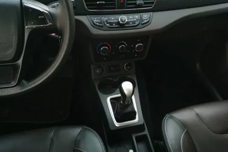 2018 DongFeng Fengon Fengon 330 1.5L 109HP L4 5MT,autocango,china used car exporter,china ev exporter,chinese used car exporter,chinese used ev exporter