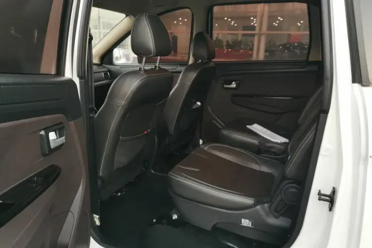 2018 DongFeng Fengon Fengon 330 1.5L 109HP L4 5MT,autocango,china used car exporter,china ev exporter,chinese used car exporter,chinese used ev exporter