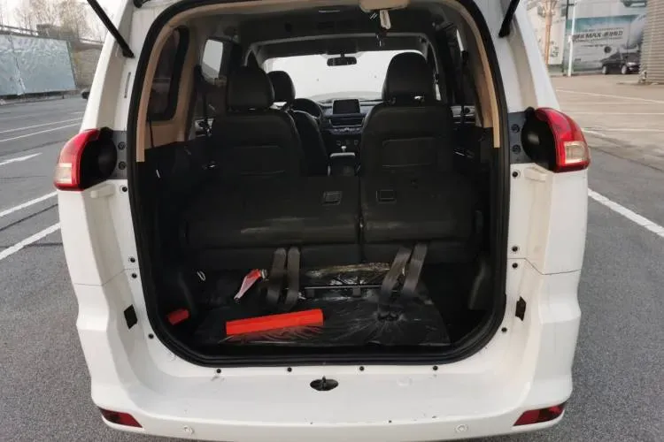 2018 DongFeng Fengon Fengon 330 1.5L 109HP L4 5MT,autocango,china used car exporter,china ev exporter,chinese used car exporter,chinese used ev exporter