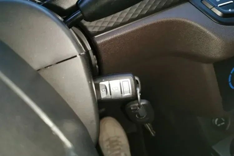 2018 DongFeng Fengon Fengon 330 1.5L 109HP L4 5MT,autocango,china used car exporter,china ev exporter,chinese used car exporter,chinese used ev exporter