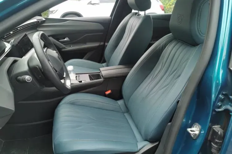 2023 Peugeot 408X 1.6T 175HP L4 8AT,autocango,china used car exporter,china ev exporter,chinese used car exporter,chinese used ev exporter