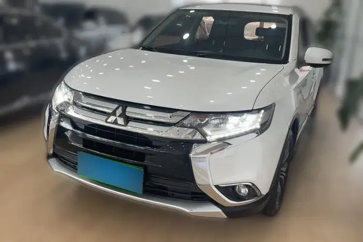 2016 Mitsubishi Outlander 2.4L 192HP L4 CVT