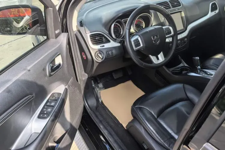 2013 Dodge JCUV 2.4L 170HP L4 6AT,autocango,china used car exporter,china ev exporter,chinese used car exporter,chinese used ev exporter