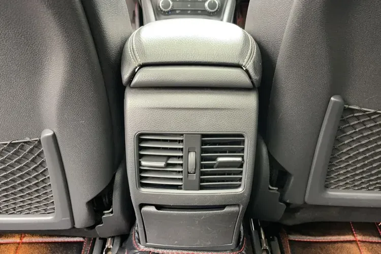 2015 Mercedes-Benz GLA Class 2.0T 184HP L4 7DCT,autocango,china used car exporter,china ev exporter,chinese used car exporter,chinese used ev exporter