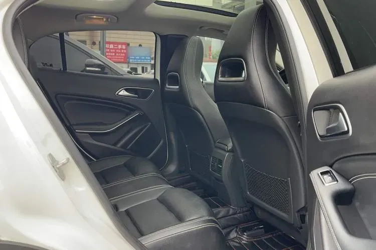 2015 Mercedes-Benz GLA Class 2.0T 184HP L4 7DCT,autocango,china used car exporter,china ev exporter,chinese used car exporter,chinese used ev exporter