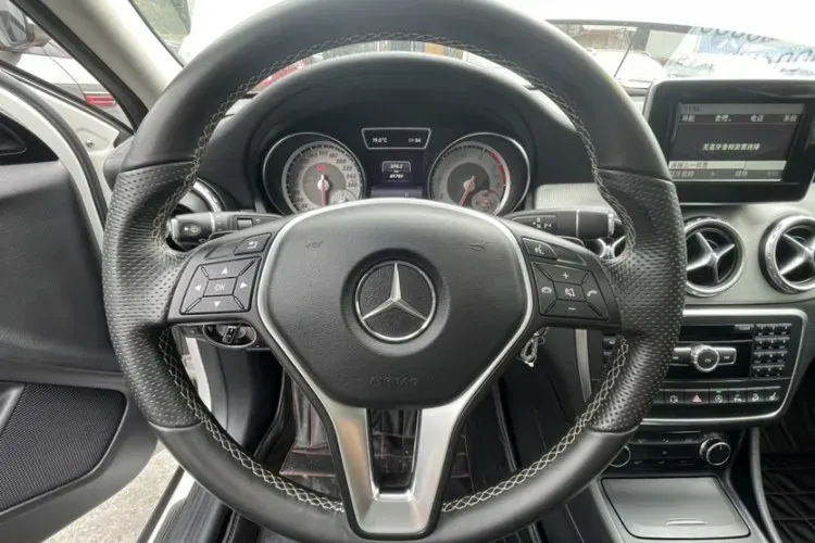 2015 Mercedes-Benz GLA Class 2.0T 184HP L4 7DCT,autocango,china used car exporter,china ev exporter,chinese used car exporter,chinese used ev exporter