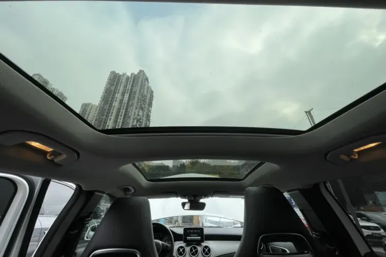 2015 Mercedes-Benz GLA Class 2.0T 184HP L4 7DCT,autocango,china used car exporter,china ev exporter,chinese used car exporter,chinese used ev exporter