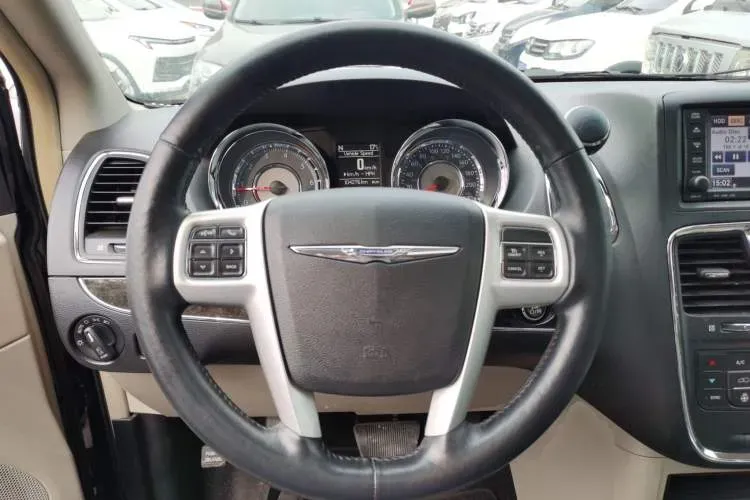 2013 Chrysler 300C 3.6L 286HP V6 8AT,autocango,china used car exporter,china ev exporter,chinese used car exporter,chinese used ev exporter