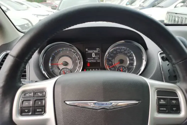 2013 Chrysler 300C 3.6L 286HP V6 8AT,autocango,china used car exporter,china ev exporter,chinese used car exporter,chinese used ev exporter