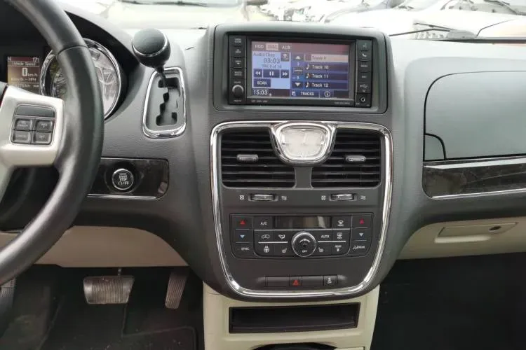 2013 Chrysler 300C 3.6L 286HP V6 8AT,autocango,china used car exporter,china ev exporter,chinese used car exporter,chinese used ev exporter