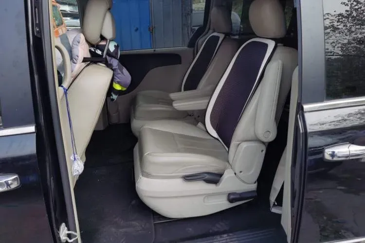 2013 Chrysler 300C 3.6L 286HP V6 8AT,autocango,china used car exporter,china ev exporter,chinese used car exporter,chinese used ev exporter