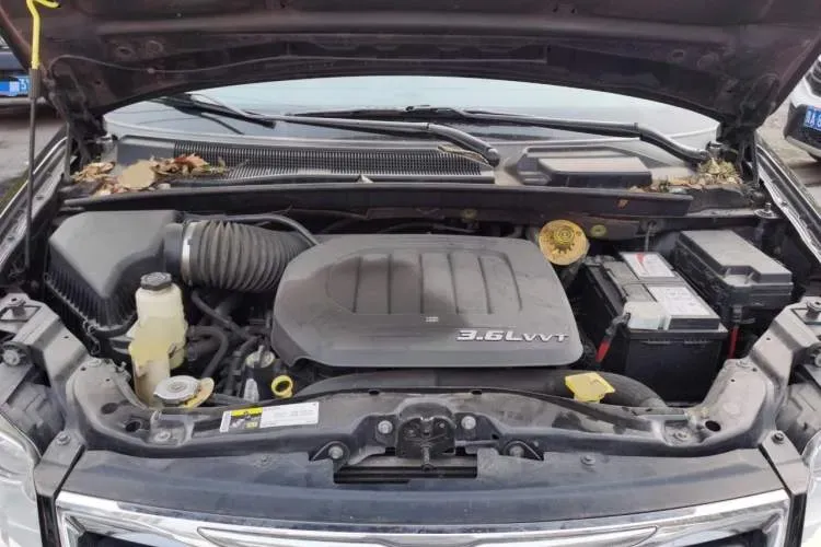 2013 Chrysler 300C 3.6L 286HP V6 8AT,autocango,china used car exporter,china ev exporter,chinese used car exporter,chinese used ev exporter