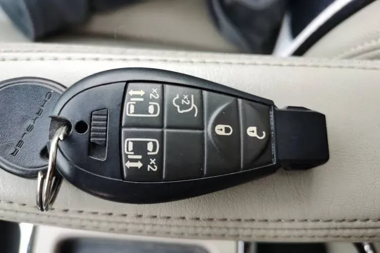 2013 Chrysler 300C 3.6L 286HP V6 8AT,autocango,china used car exporter,china ev exporter,chinese used car exporter,chinese used ev exporter