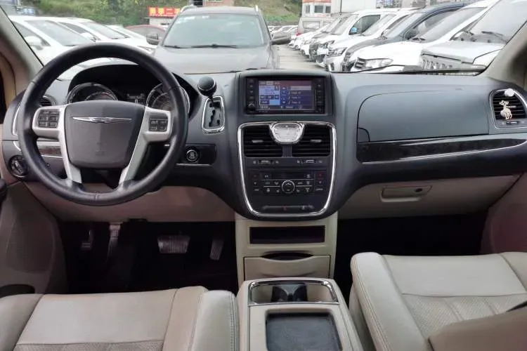 2013 Chrysler 300C 3.6L 286HP V6 8AT,autocango,china used car exporter,china ev exporter,chinese used car exporter,chinese used ev exporter