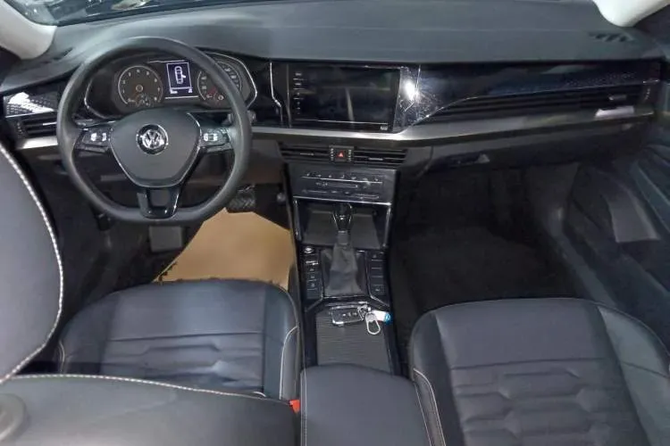 2020 Volkswagen Passat 2.0T 186HP L4 7DCT,autocango,china used car exporter,china ev exporter,chinese used car exporter,chinese used ev exporter