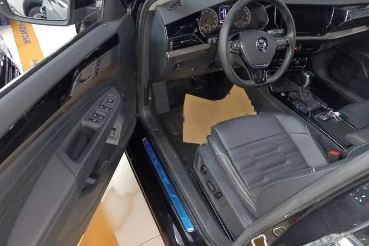 2020 Volkswagen Passat 2.0T 186HP L4 7DCT,autocango,china used car exporter,china ev exporter,chinese used car exporter,chinese used ev exporter