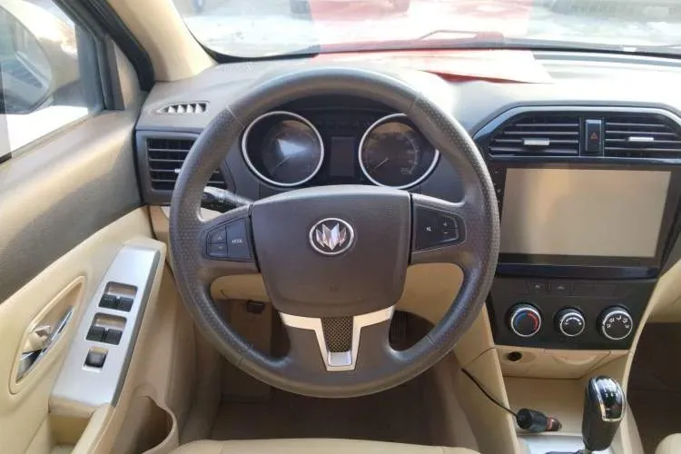 2015 NLM Motor QiTeng EX80 1.5L 116HP L4 5MT,autocango,china used car exporter,china ev exporter,chinese used car exporter,chinese used ev exporter