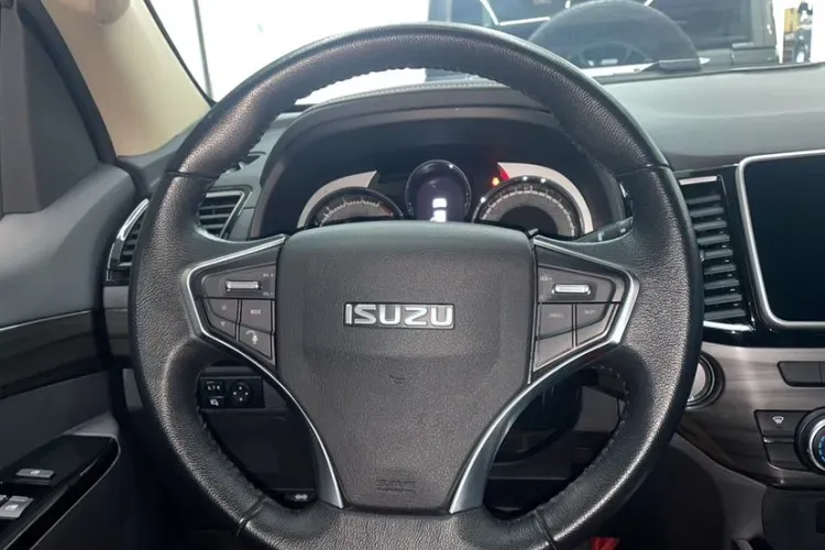 2022 Isuzu Mu-X 2.0T 220HP L4 8AT,autocango,china used car exporter,china ev exporter,chinese used car exporter,chinese used ev exporter