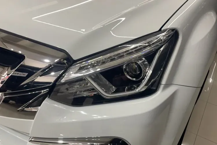 2022 Isuzu Mu-X 2.0T 220HP L4 8AT,autocango,china used car exporter,china ev exporter,chinese used car exporter,chinese used ev exporter