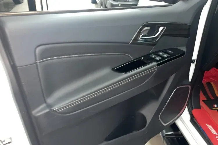 2022 Isuzu Mu-X 2.0T 220HP L4 8AT,autocango,china used car exporter,china ev exporter,chinese used car exporter,chinese used ev exporter